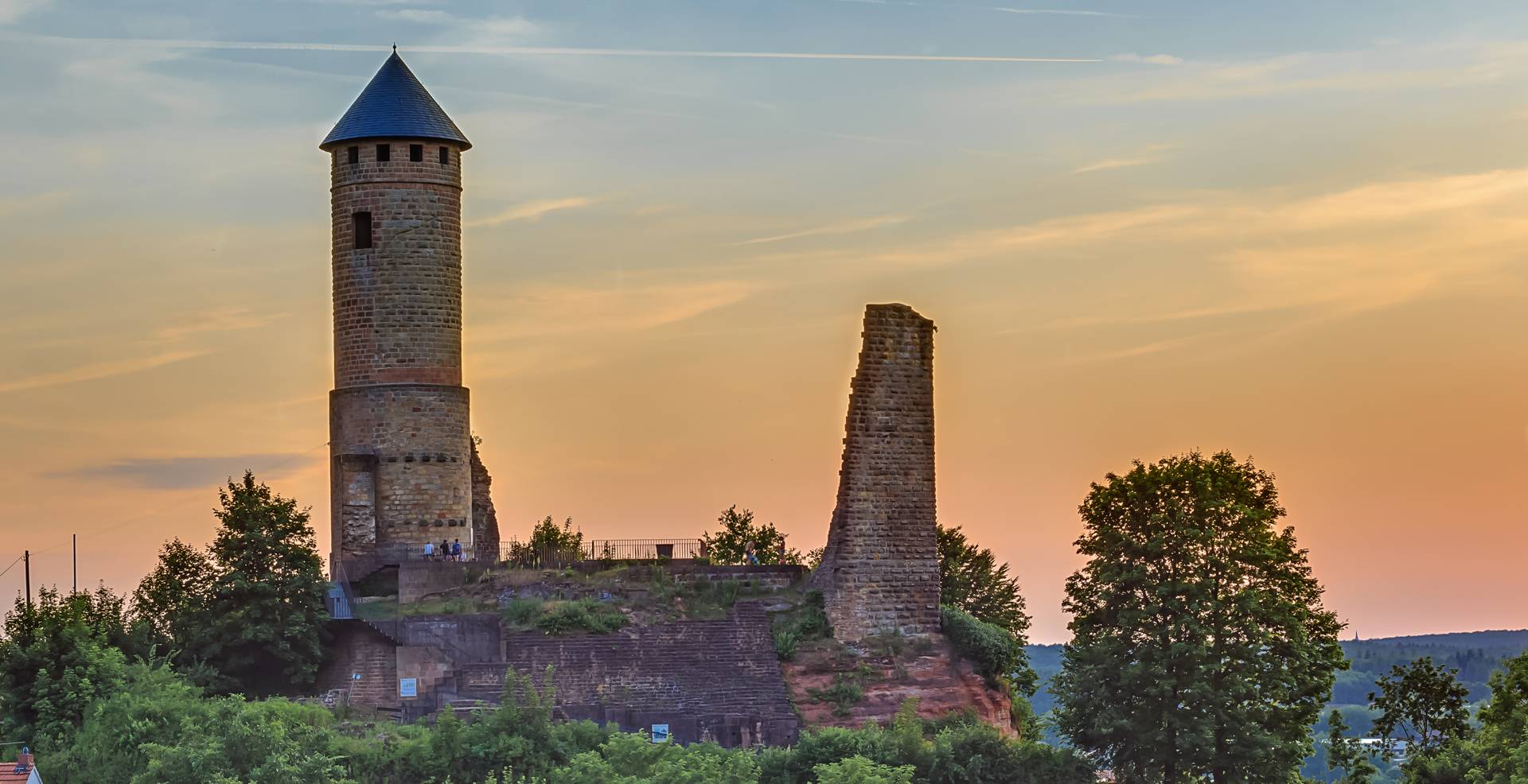 Kirkeler Burg mit Abendhimmel